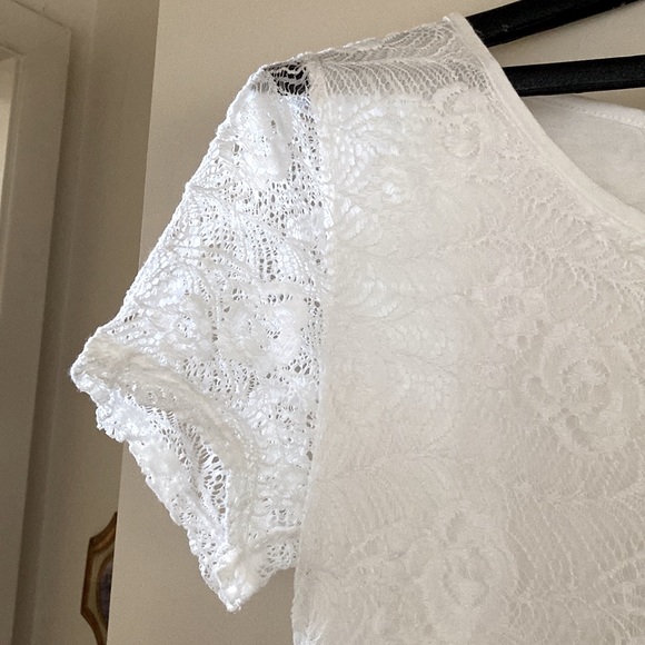 NWOT. Leo and Nicole white lace blouse. - Picture 3 of 6